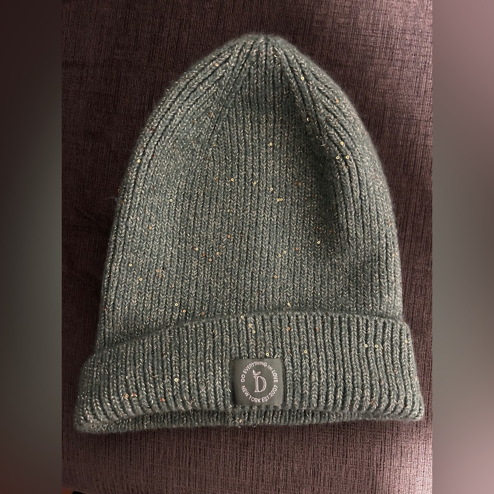 Do Everything in Love sequenced ribbed  mint green beanie/tuque